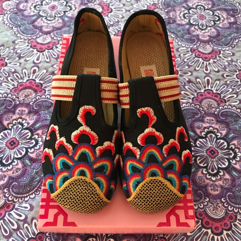 ❌Not for Sale❌Embroidered slip ones size 5